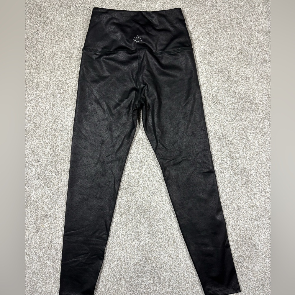 Beyond Yoga Leatherette High Waisted Midi Leggings Size small - Picture 7 of 10